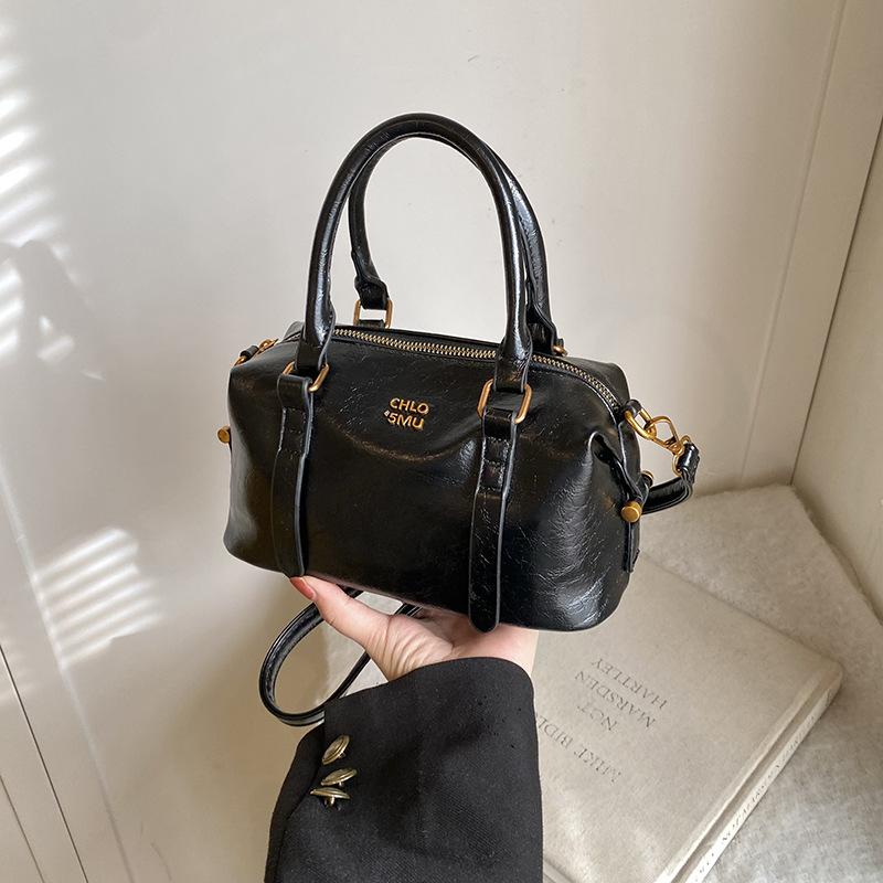 Осень и зима ретро маленькая сумка женская новая высококлассная универсальная сумка-мессенджер сумочка
Осень и зима ретро маленькая сумка женская новая высококлассная универсальная сумка-мессенджер сумочка