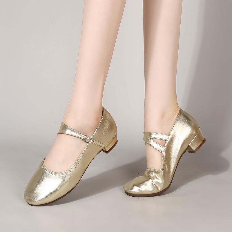 2025 new double climbing square dance shoes dancing shoes women s soft-soled dance shoes low-heeled dance shoes women s training teacher shoes 42
2025 new double climbing square dance shoes dancing shoes women s soft-soled dance shoes low-heeled dance shoes women s training teacher shoes 42