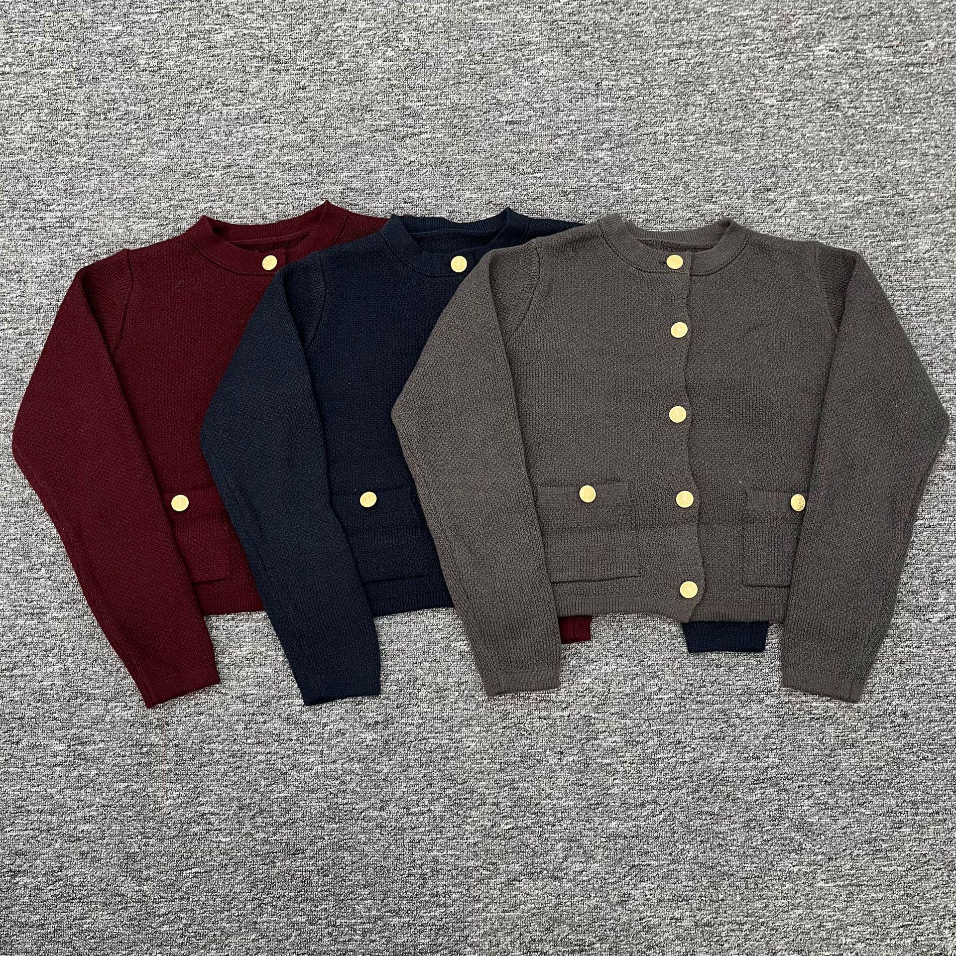 2024 Autumn/Winter Women s Slimming Knitted Cardigan with Gold Button Detailing Large темно-синього кольору
2024 Autumn/Winter Women s Slimming Knitted Cardigan with Gold Button Detailing Large темно-синього кольору