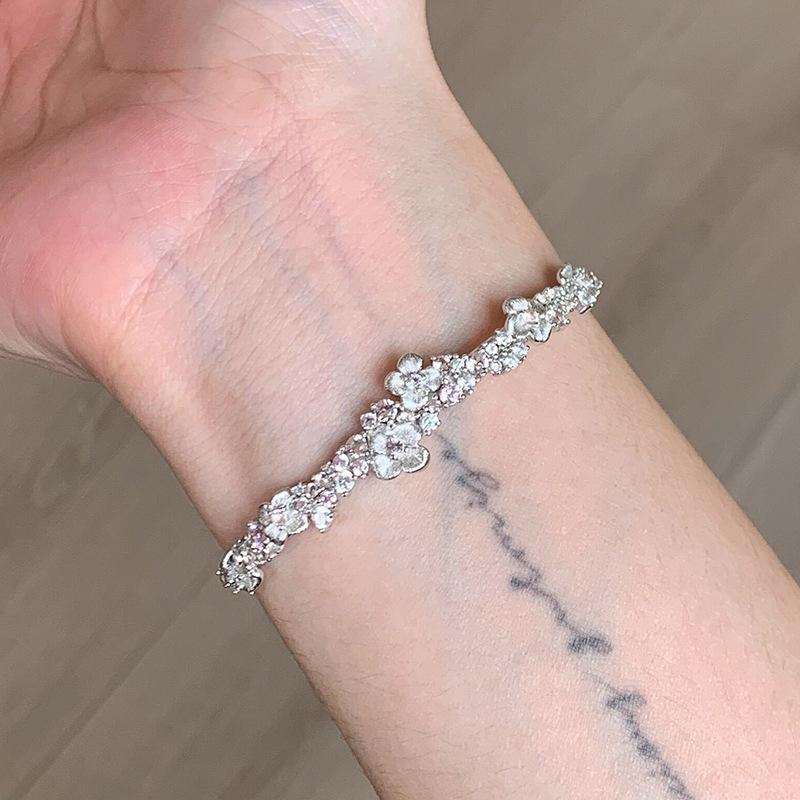 Inspiration inlaid light pink diamond fine sparkling brushed floral bracelets sweet style exquisite bracelet wedding jewelry серебряный
Inspiration inlaid light pink diamond fine sparkling brushed floral bracelets sweet style exquisite bracelet wedding jewelry серебряный