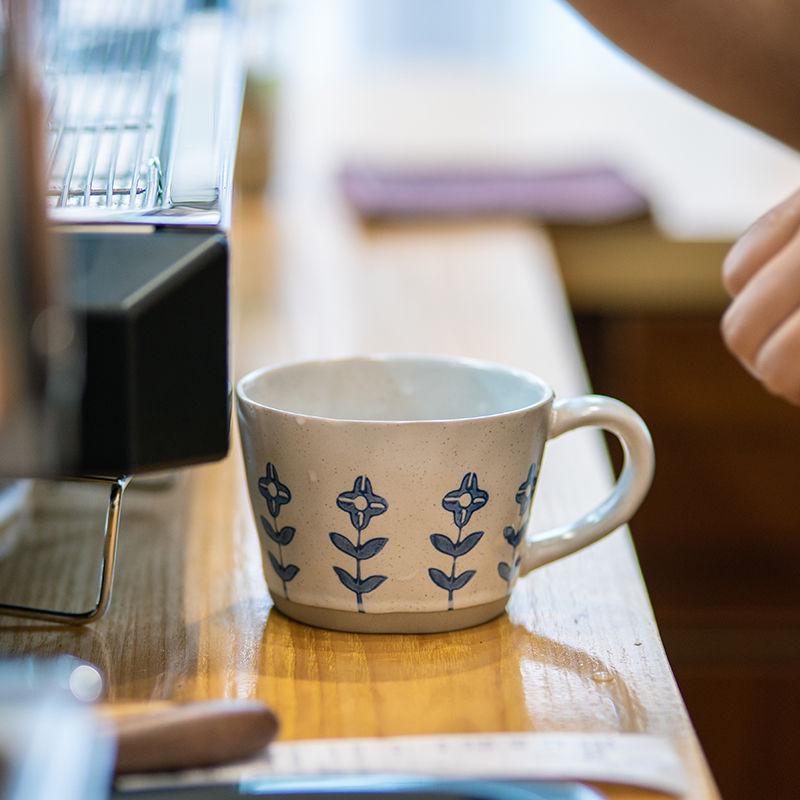 American Pour-Over Ceramic Coffee Mug with Spoon - Stylish, Large-Mouth Design Capacity: See Description
American Pour-Over Ceramic Coffee Mug with Spoon - Stylish, Large-Mouth Design Capacity: See Description