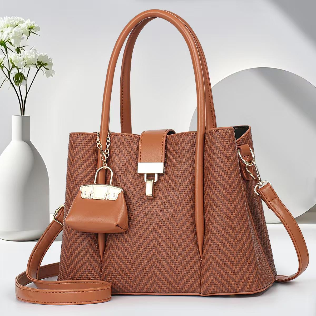 Latest Design Macaron Weave Handbag Fashion Temperament Versatile Tote Bag High-end Large Size Capacity Single-shoulder Crossbody Bag .
Latest Design Macaron Weave Handbag Fashion Temperament Versatile Tote Bag High-end Large Size Capacity Single-shoulder Crossbody Bag .