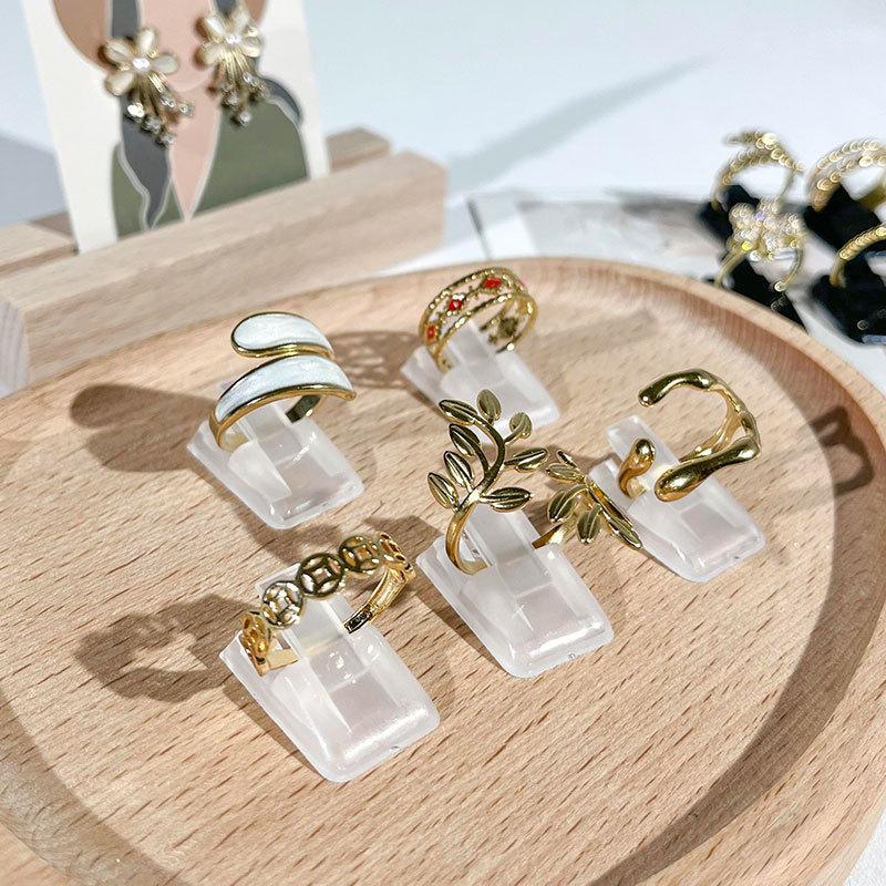 Wholesale Mini Display Rack Ring Plastic Clip Jewelry Display Bracket Home Ring Display Props 10pcs білий
Wholesale Mini Display Rack Ring Plastic Clip Jewelry Display Bracket Home Ring Display Props 10pcs білий