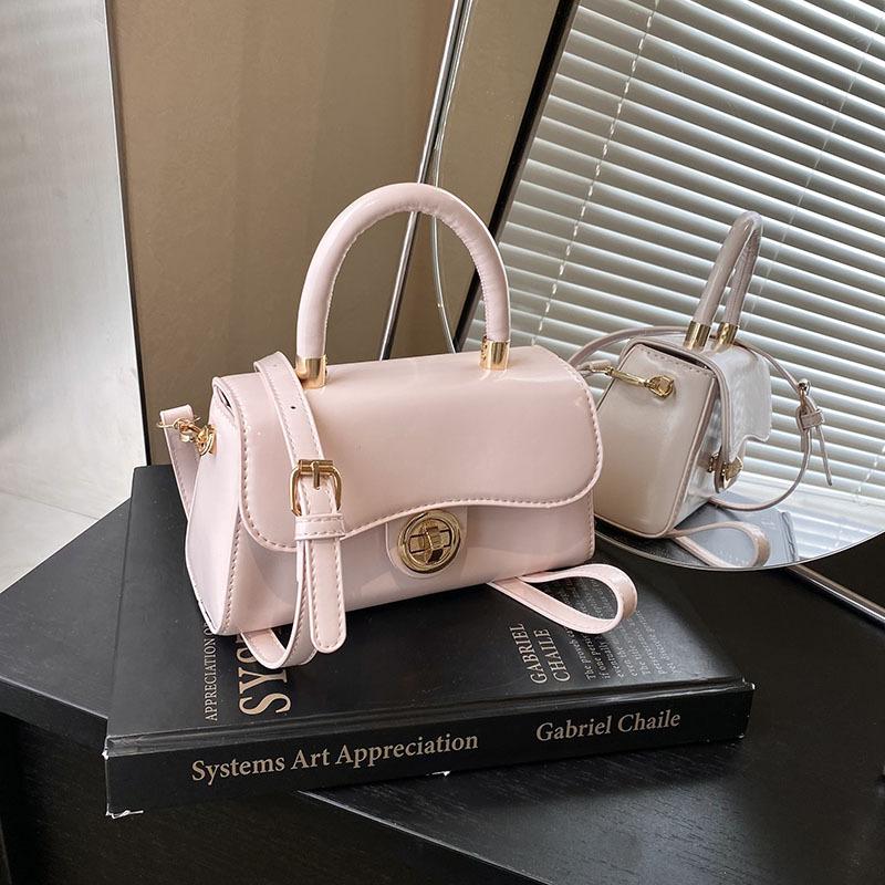 Ретро маленькая сумка женская новая универсальная на плечо, сумка-мессенджер, женская модная портативная маленькая квадратная сумка
Ретро маленькая сумка женская новая универсальная на плечо, сумка-мессенджер, женская модная портативная маленькая квадратная сумка