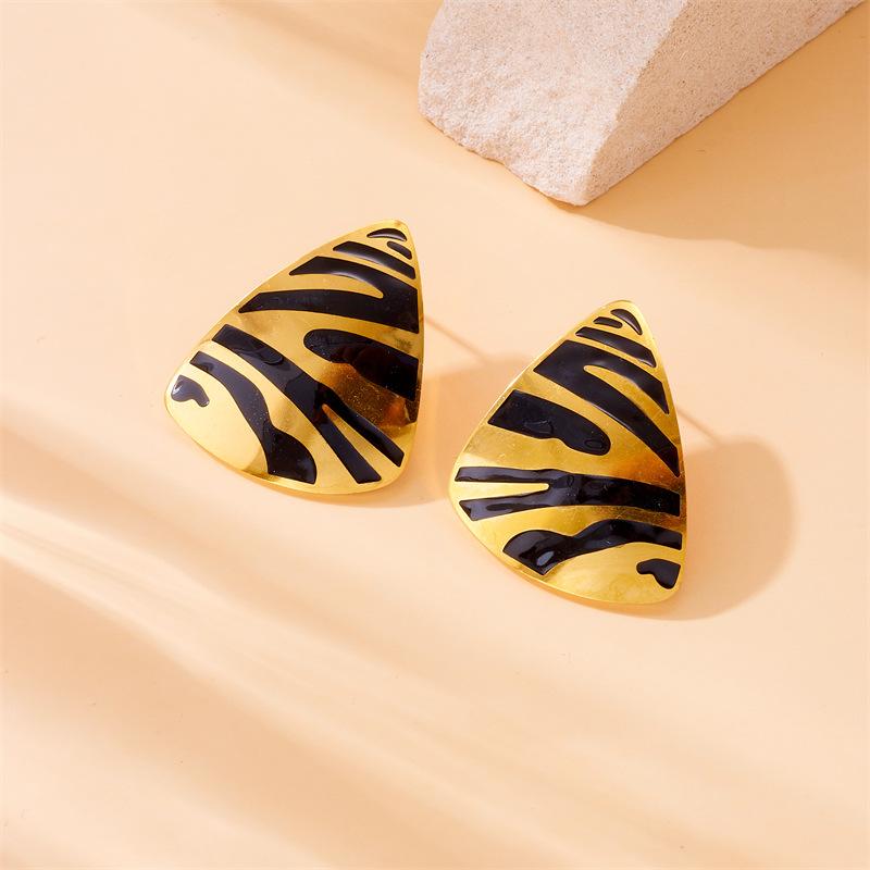 Gold Plated Stainless Steel Tiger Print Triangle Enamel Stud Earrings for Women чёрный
Gold Plated Stainless Steel Tiger Print Triangle Enamel Stud Earrings for Women чёрный