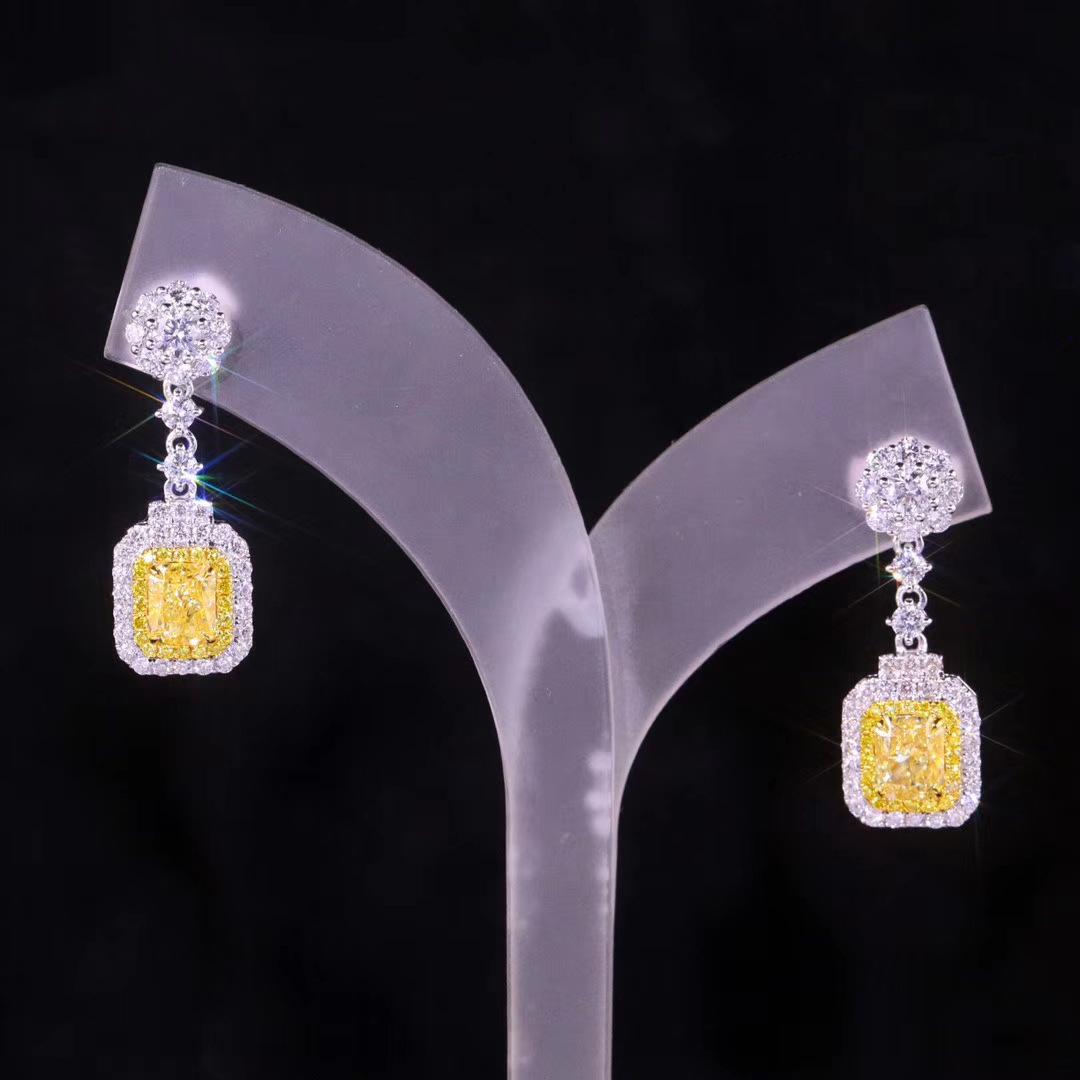 European-American Luxury Pink & Yellow Diamond Princess-Cut Stud Earrings - Celebrity Style Yellow Diamond Pair
European-American Luxury Pink & Yellow Diamond Princess-Cut Stud Earrings - Celebrity Style Yellow Diamond Pair
