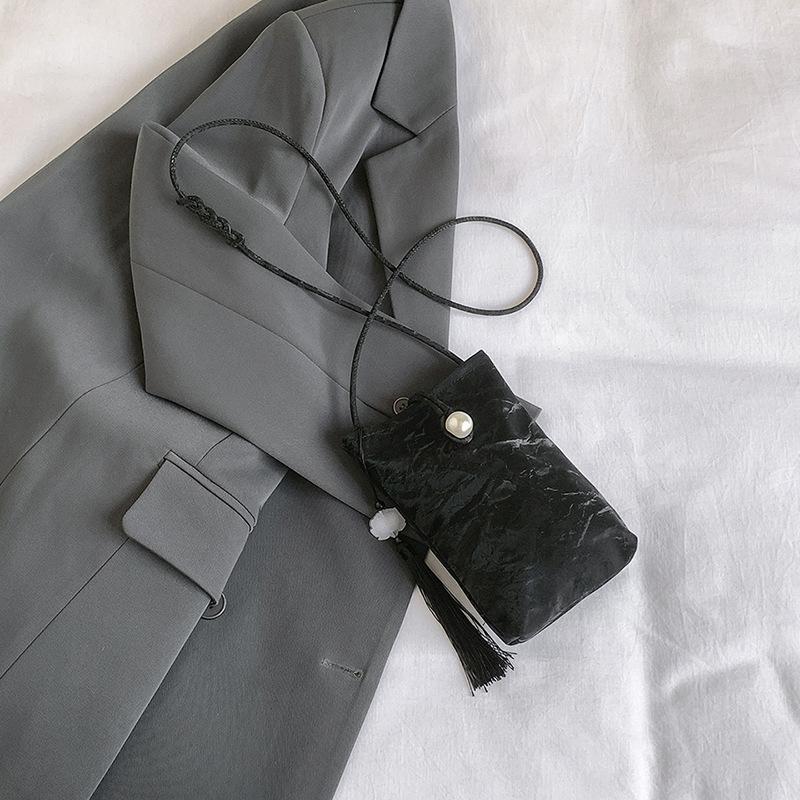 Niche super fire mini small bag women 2025 new trendy summer versatile fashion messenger bag shoulder mobile phone bag чёрный
Niche super fire mini small bag women 2025 new trendy summer versatile fashion messenger bag shoulder mobile phone bag чёрный