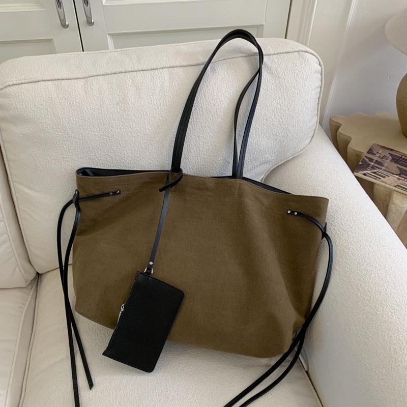 Large-capacity canvas bag women s 2025 new simple and fashionable shoulder bag, commuter to work, armpit bag tide зелений
Large-capacity canvas bag women s 2025 new simple and fashionable shoulder bag, commuter to work, armpit bag tide зелений