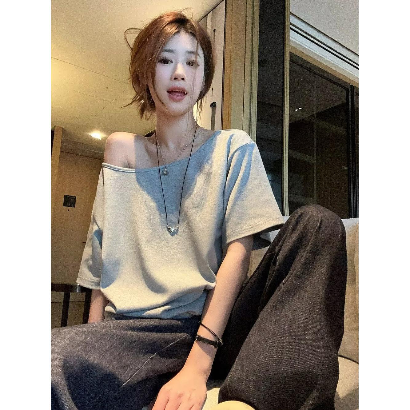 Design Sense Slant Neck Short Sleeve T-Shirt Women s Summer New Loose Slim Skinny Korean Top XL
Design Sense Slant Neck Short Sleeve T-Shirt Women s Summer New Loose Slim Skinny Korean Top XL