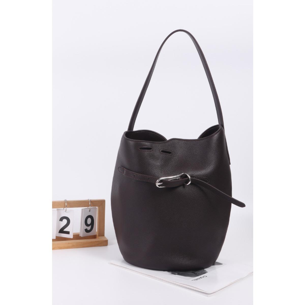 South Korean Niche Leather Bucket Bag Loose Cowhide High-end Simple Handbag Women s Large-capacity Underarm 21x28x15 коричневий
South Korean Niche Leather Bucket Bag Loose Cowhide High-end Simple Handbag Women s Large-capacity Underarm 21x28x15 коричневий