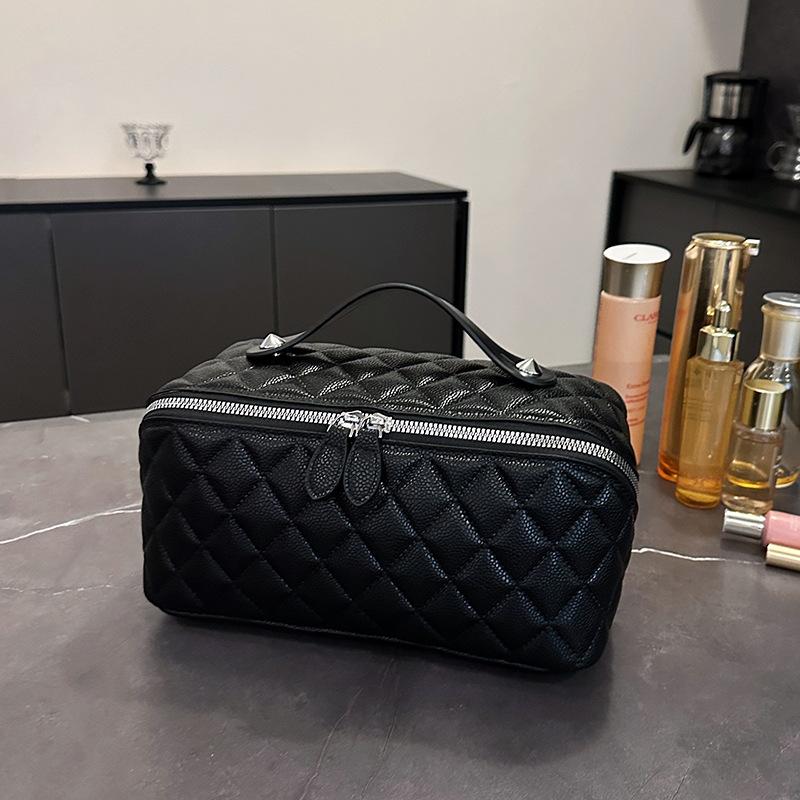 Cosmetic Bag Rhombus Embroidery Thread New Cosmetic Bag Large Capacity Cosmetic Bag Women s Bag Storage Bag Going Out Toilet Bag 2026 24*12*12CM чёрный
Cosmetic Bag Rhombus Embroidery Thread New Cosmetic Bag Large Capacity Cosmetic Bag Women s Bag Storage Bag Going Out Toilet Bag 2026 24*12*12CM чёрный
