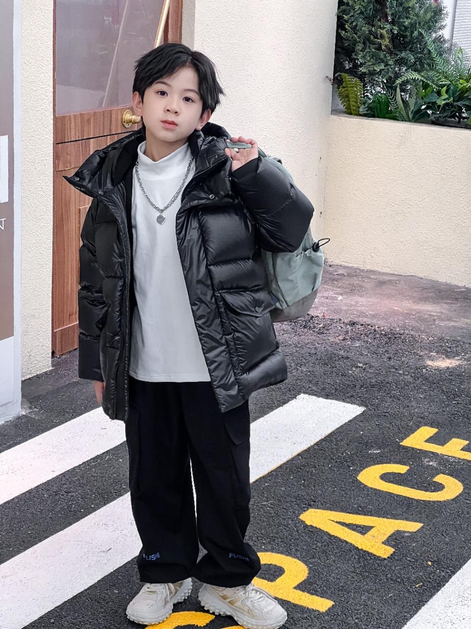 Зимние новые детские пуховики утолщенные национальный стандарт 90 пуховики мужские теплые средние и длинные куртки короткая детская одежда 110cm
Зимние новые детские пуховики утолщенные национальный стандарт 90 пуховики мужские теплые средние и длинные куртки короткая детская одежда 110cm