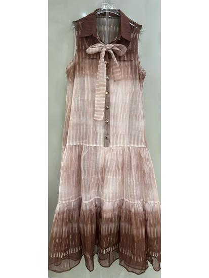 Gradient Sleeveless Polo Neck Dress with Lace-Up and Button Accents L
Gradient Sleeveless Polo Neck Dress with Lace-Up and Button Accents L