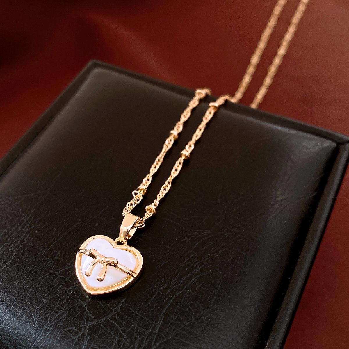 Flower Necklace, Sweet, Exquisite and Elegant Temperament Collarbone Chain, Light Luxury and High-end Sense Necklace.
Flower Necklace, Sweet, Exquisite and Elegant Temperament Collarbone Chain, Light Luxury and High-end Sense Necklace.