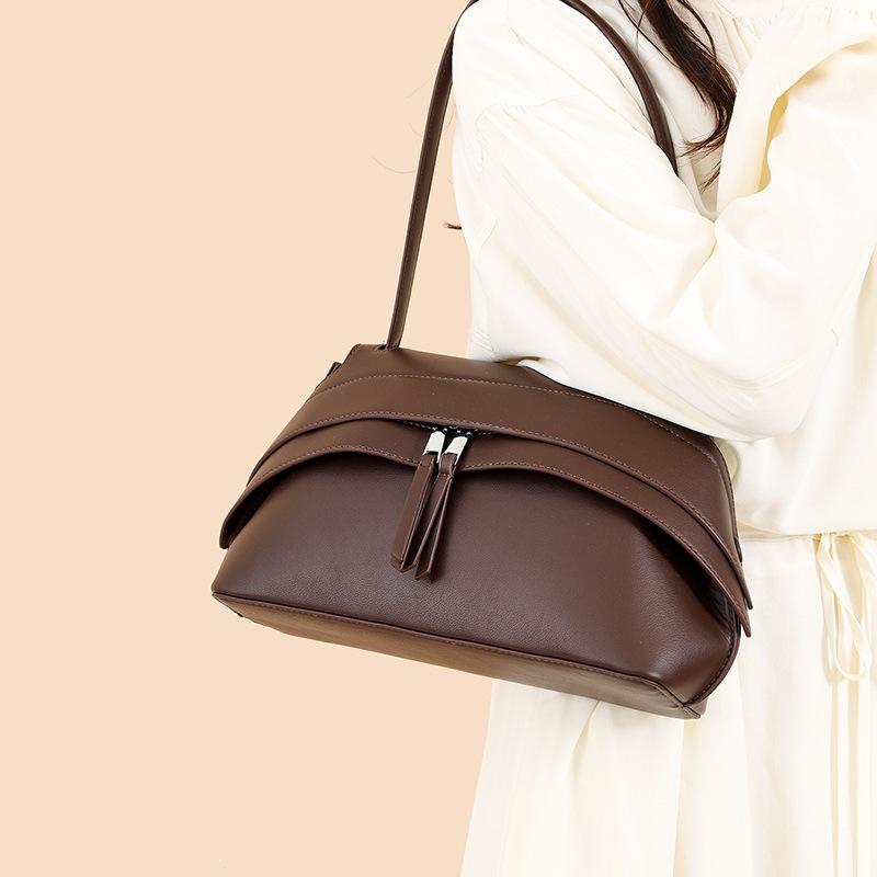 Simple Single-shoulder Bag with Fashionable and Niche Design, Ideal for Commuting and Carrying Across The Body. кавовий
Simple Single-shoulder Bag with Fashionable and Niche Design, Ideal for Commuting and Carrying Across The Body. кавовий