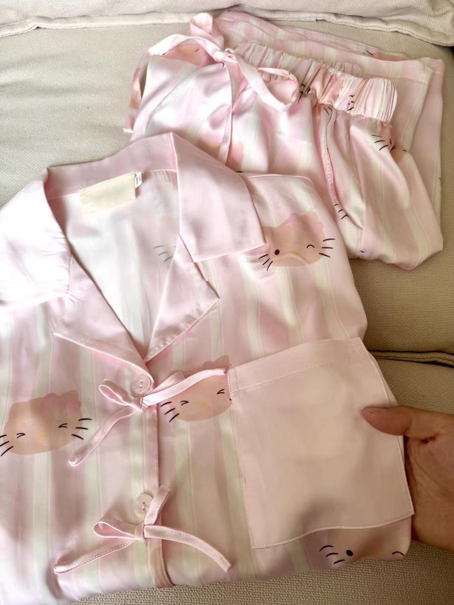 Korean version of pink striped KT cat pajamas women s summer cardigan bow short-sleeved shorts set can be worn outside loungewear S
Korean version of pink striped KT cat pajamas women s summer cardigan bow short-sleeved shorts set can be worn outside loungewear S