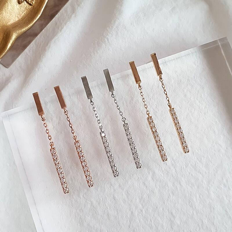 Women s Accessory Earrings Daily In the Cubic Long pink gold
Women s Accessory Earrings Daily In the Cubic Long pink gold