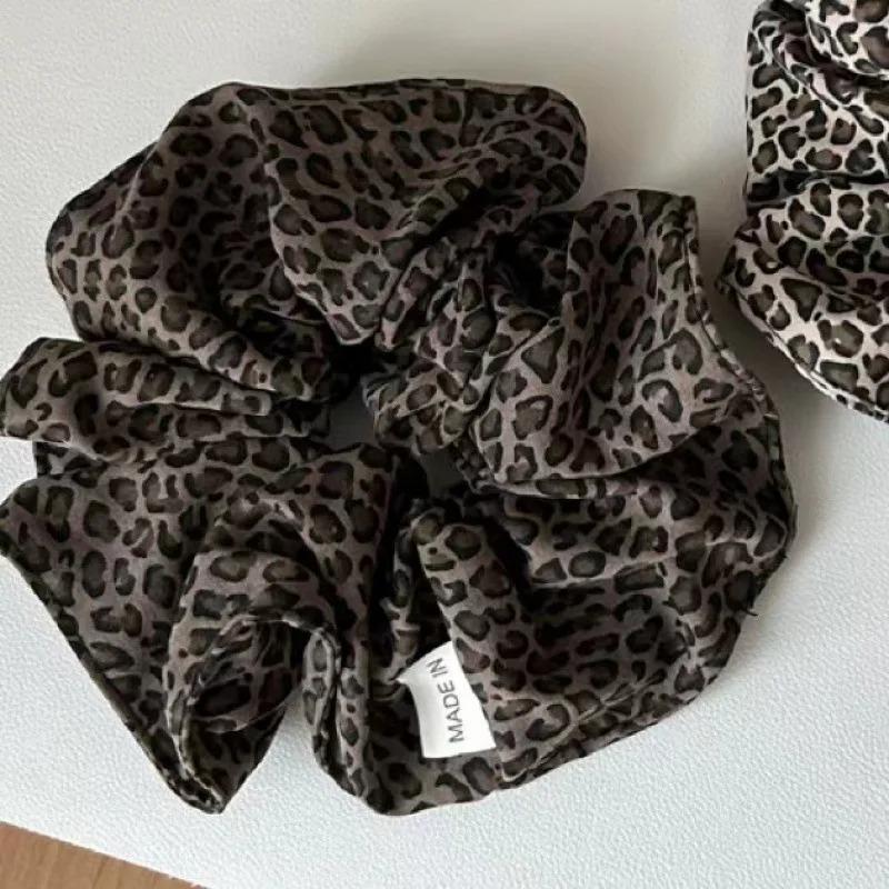 Korea Fashion Leopard Print Oversized Scrunchie for Women Elastic Big Hair Tie Girls Black Hair Rubber Bands Retro Hair Rope глубокая кофе
Korea Fashion Leopard Print Oversized Scrunchie for Women Elastic Big Hair Tie Girls Black Hair Rubber Bands Retro Hair Rope глубокая кофе