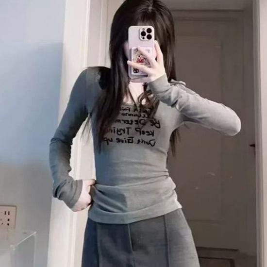 Deep Gray Women s U-Neck Retro Slim Long-Sleeve T-Shirt for Spring/Autumn Small сірий колір
Deep Gray Women s U-Neck Retro Slim Long-Sleeve T-Shirt for Spring/Autumn Small сірий колір