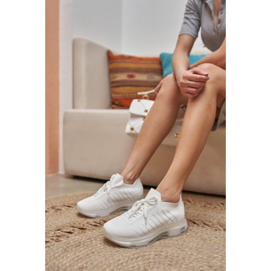 Женские трикотажные кроссовки на воздушной подошве
Женские трикотажные кроссовки на воздушной подошве