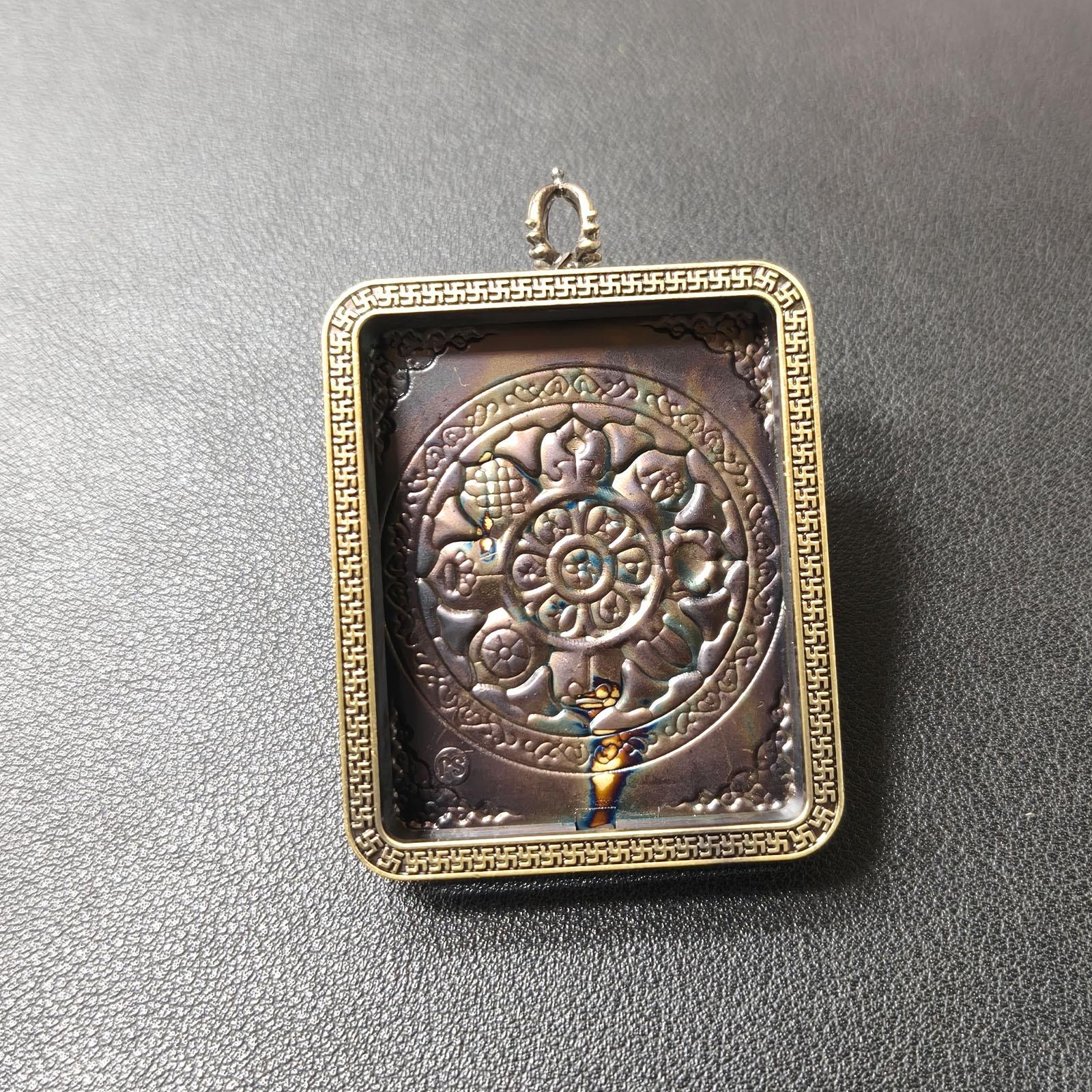 Frosted Tibetan Thangka Gawa Box Pendant: Eight Treasures Lotus Swastika Necklace
Frosted Tibetan Thangka Gawa Box Pendant: Eight Treasures Lotus Swastika Necklace