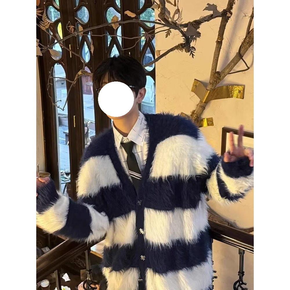 Men s Blue/White Striped V-Neck Knitted Cardigan - Trendy Academic Style Plush Sweater XL синій
Men s Blue/White Striped V-Neck Knitted Cardigan - Trendy Academic Style Plush Sweater XL синій