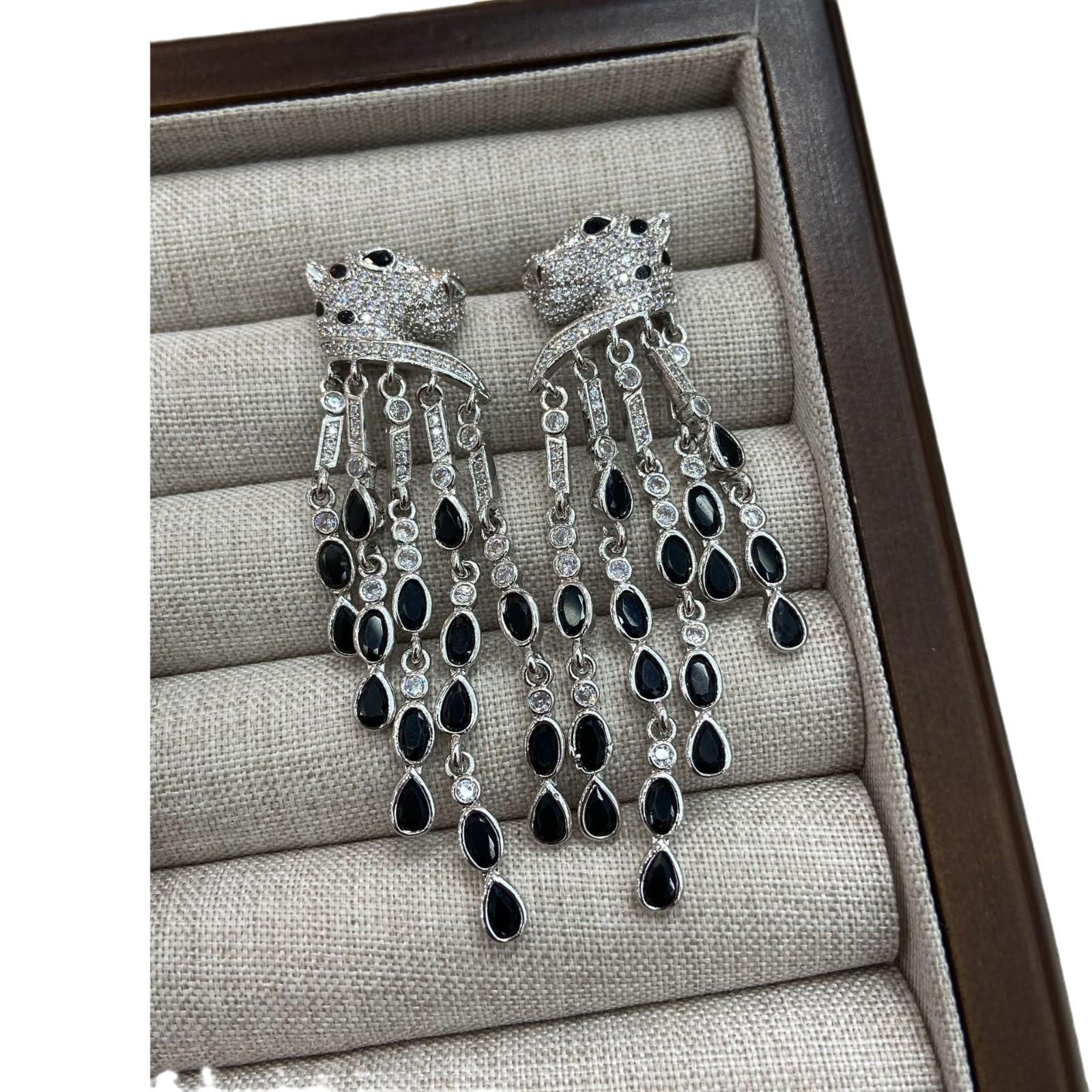 2025 New fashionable zircon inlaid collar necklace earrings light luxury jewelry set for women black
2025 New fashionable zircon inlaid collar necklace earrings light luxury jewelry set for women black