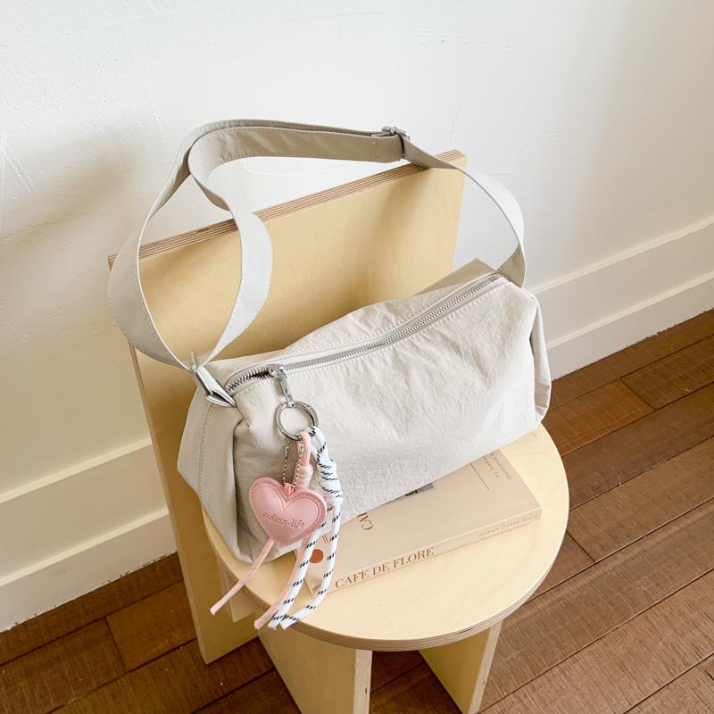 Summer women s large-capacity new versatile casual shoulder messenger bag lightweight trendy bag fashionable pillow bag бежевий
Summer women s large-capacity new versatile casual shoulder messenger bag lightweight trendy bag fashionable pillow bag бежевий