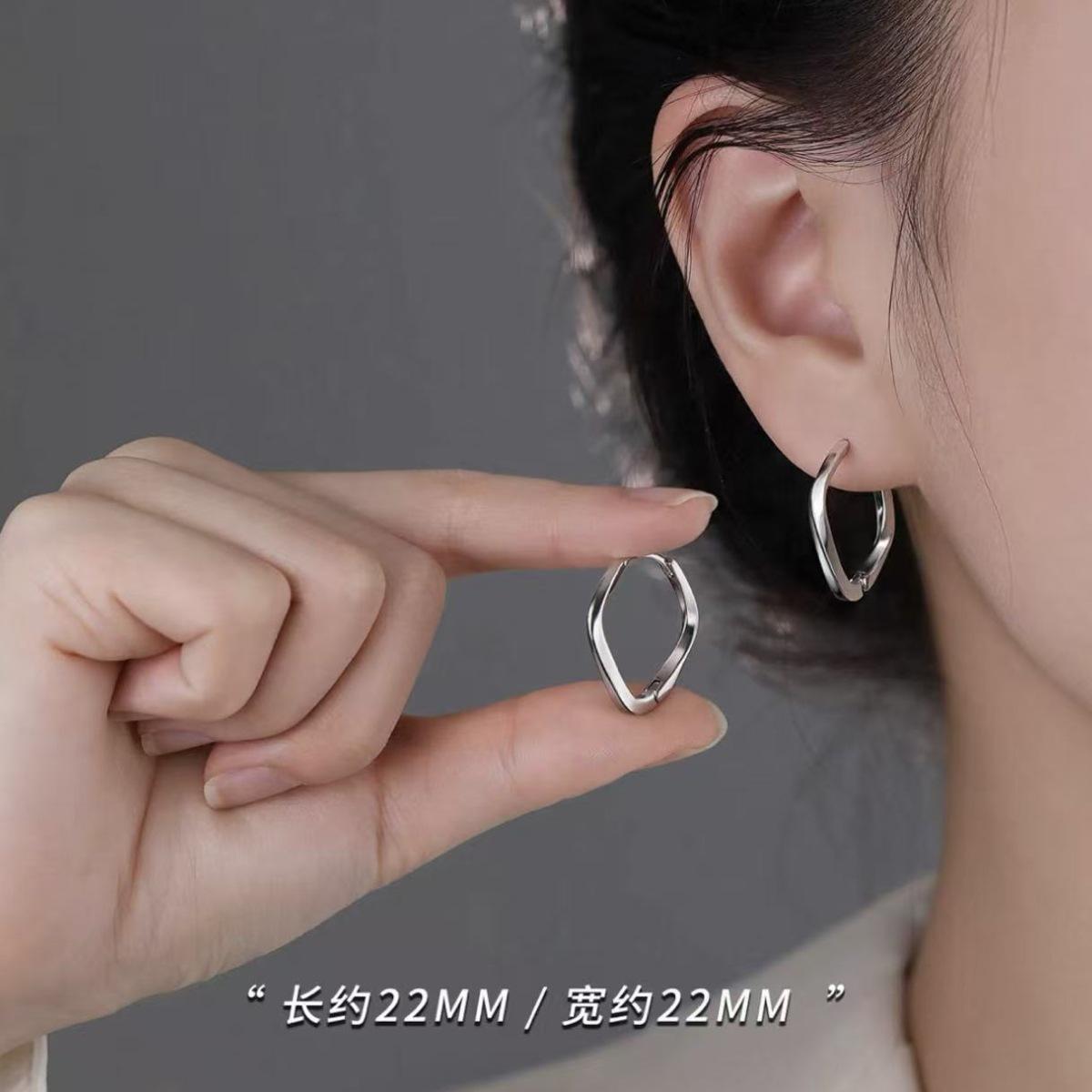 Женские нишевые квадратные серьги 1 pair of earrings
Женские нишевые квадратные серьги 1 pair of earrings