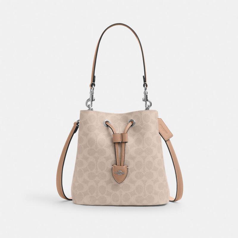 COACH Rowan 21 Signature Canvas Crossbody Bucket Bag CBH07 21.5x14x21.5cm
COACH Rowan 21 Signature Canvas Crossbody Bucket Bag CBH07 21.5x14x21.5cm