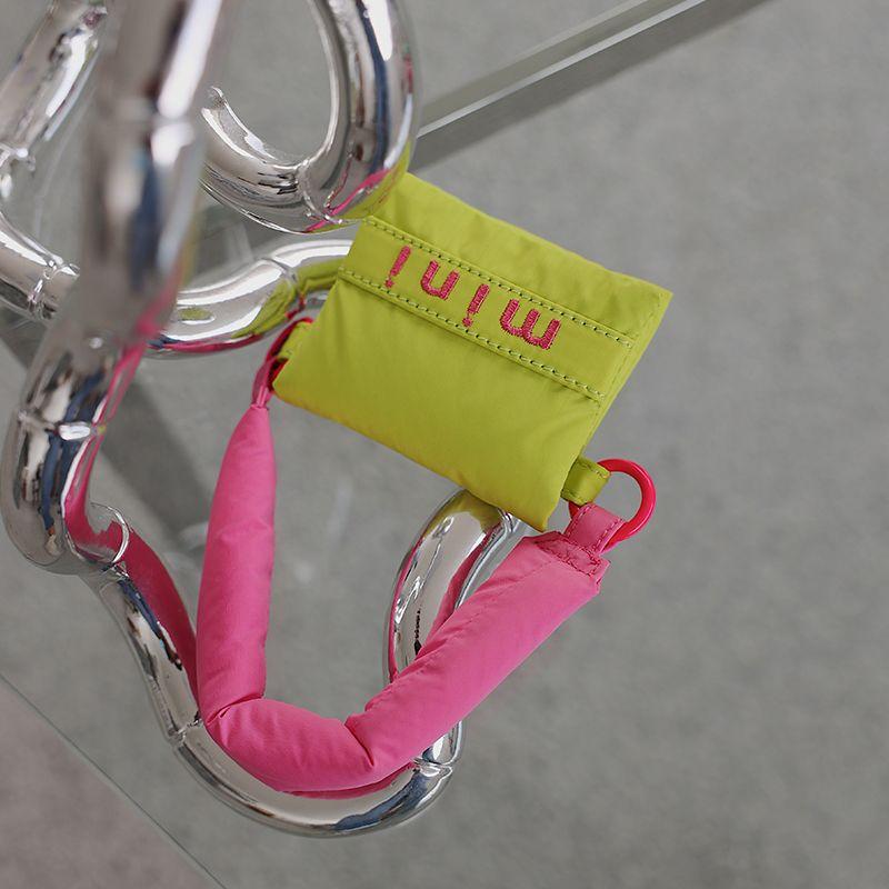 Fanhuabuyu Милая сумка для мобильного телефона в студенческом нишевом стиле в корейском стиле Tender green headphone bag
Fanhuabuyu Милая сумка для мобильного телефона в студенческом нишевом стиле в корейском стиле Tender green headphone bag