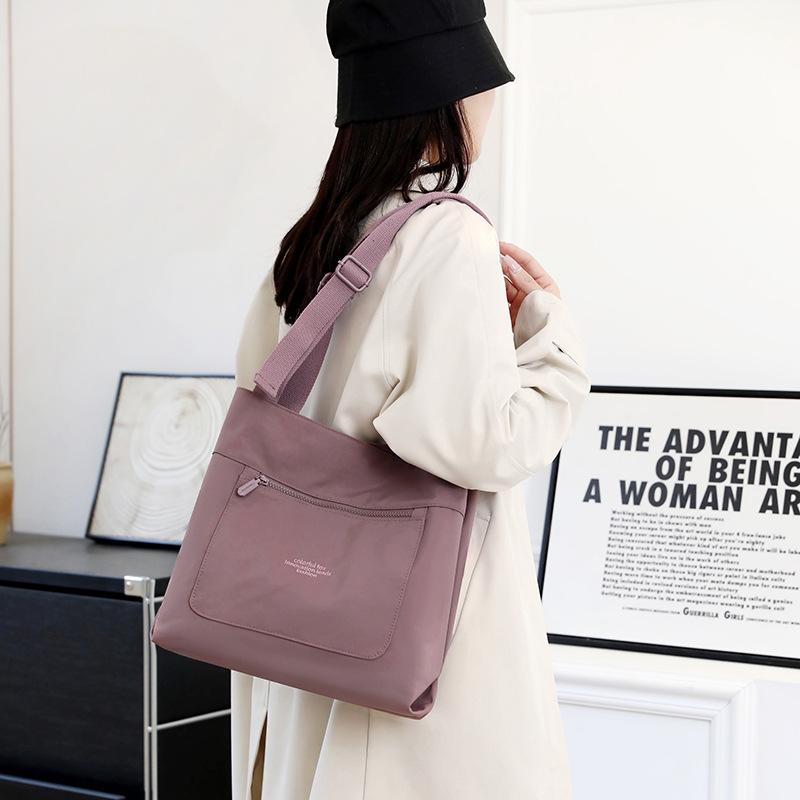 New 2025 Versatile Large Capacity Tote Bag Women s Simple Casual Commuter Shoulder Mommy Bag
New 2025 Versatile Large Capacity Tote Bag Women s Simple Casual Commuter Shoulder Mommy Bag