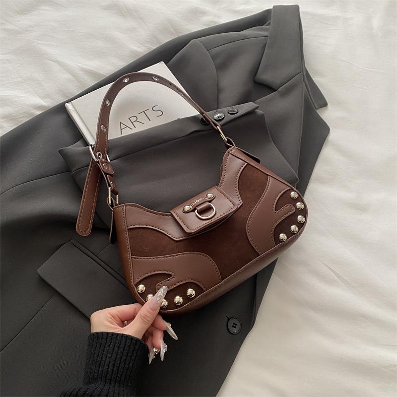 Retro Fashi Motorcycle Bag Handheld Underarm Bag Commuter Bag Rivet Sweet Cool Single Shoulder Bag for Women 22x14x6cm кофейный
Retro Fashi Motorcycle Bag Handheld Underarm Bag Commuter Bag Rivet Sweet Cool Single Shoulder Bag for Women 22x14x6cm кофейный