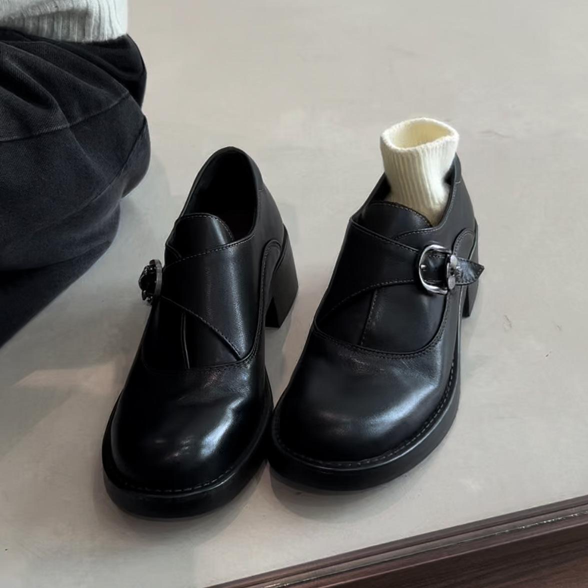 Версия из мягкой кожи~ Женские лоферы на платформе в британском стиле 2025 года, туфли на небольшом толстом каблуке, ретро коричневые туфли из маленькой кожи 40 чёрный
Версия из мягкой кожи~ Женские лоферы на платформе в британском стиле 2025 года, туфли на небольшом толстом каблуке, ретро коричневые туфли из маленькой кожи 40 чёрный