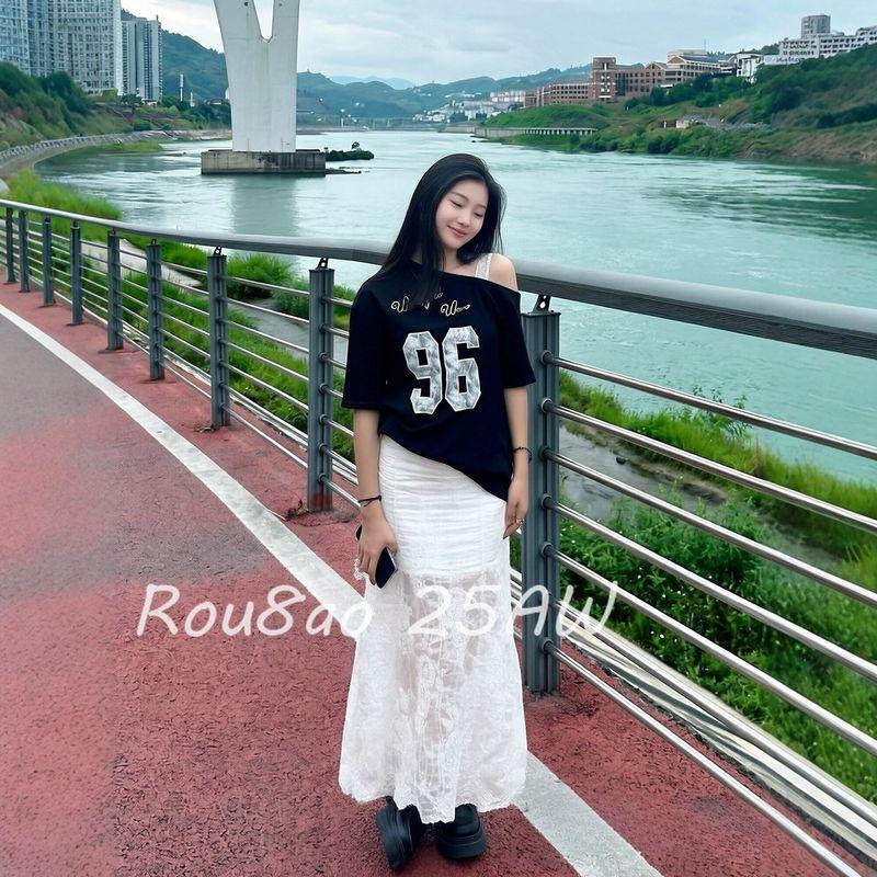 Rou8Ao Plus-Size Women s Korean-Style Embroidered T-Shirt and Skirt Two-Piece Set for Women, Summer 2026 Slimming Outfit Top 2XL
Rou8Ao Plus-Size Women s Korean-Style Embroidered T-Shirt and Skirt Two-Piece Set for Women, Summer 2026 Slimming Outfit Top 2XL