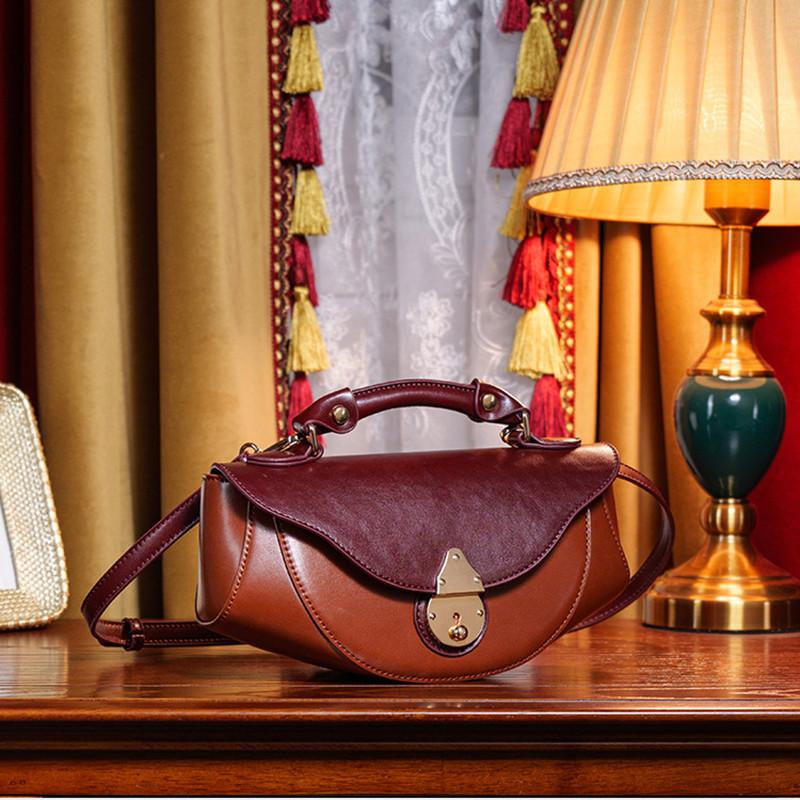 2025 Luxury Vintage High-end Women s Handbag New Brand Ship Type Small Square Bag Trend Design PU Leather Crossbody Shoulder Bag
2025 Luxury Vintage High-end Women s Handbag New Brand Ship Type Small Square Bag Trend Design PU Leather Crossbody Shoulder Bag