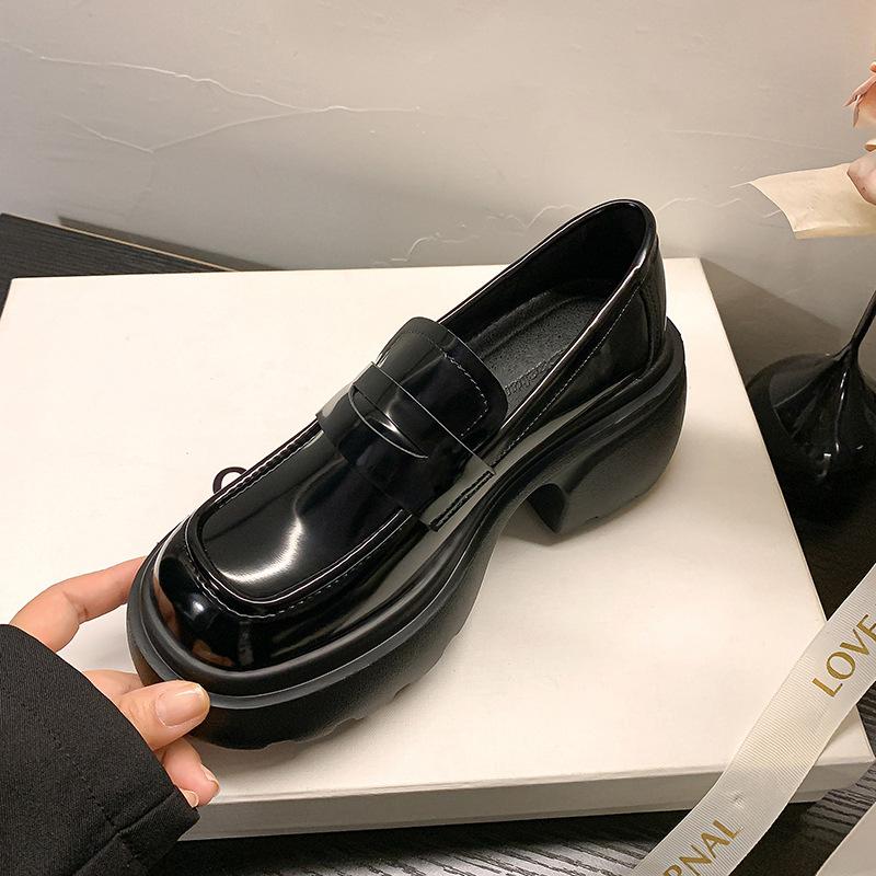 Thick-soled heightening retro small leather shoes women s British style small people show height casual shoes 2025 new soft leather single shoes 40
Thick-soled heightening retro small leather shoes women s British style small people show height casual shoes 2025 new soft leather single shoes 40