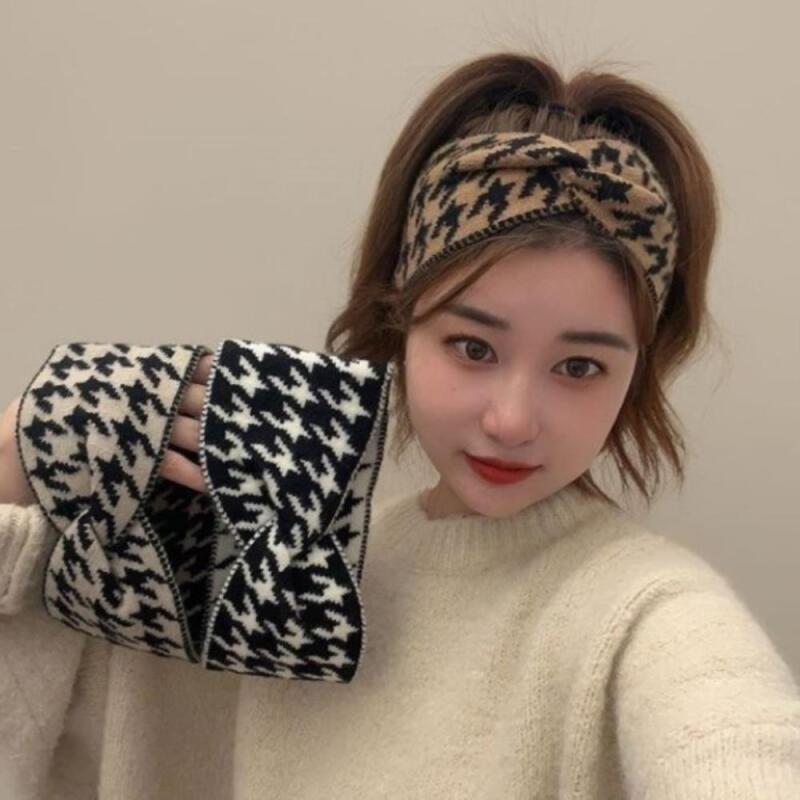 Women s Knit Houndstooth Twisted Hairband
Women s Knit Houndstooth Twisted Hairband