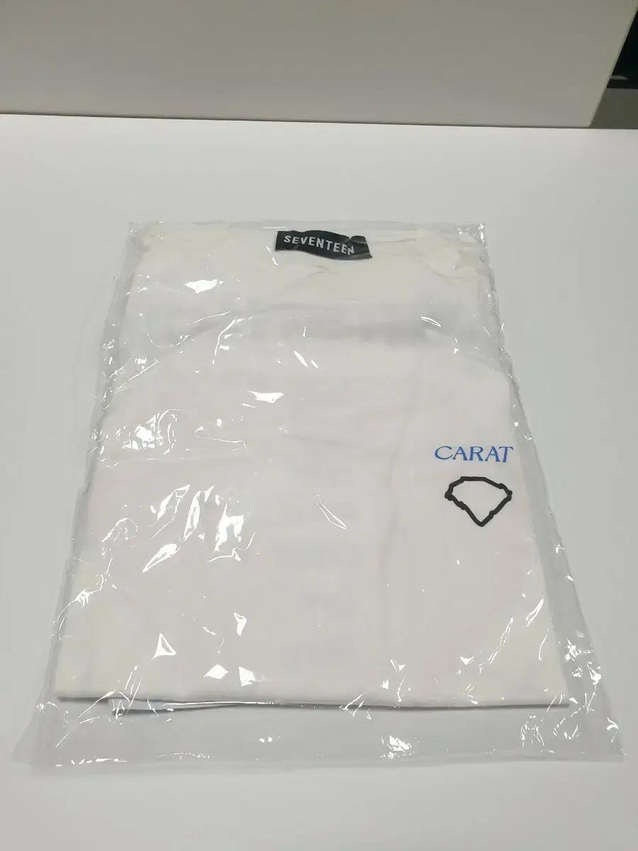 SEVENTEEN Caratland White Short Sleeve T-Shirt Used
SEVENTEEN Caratland White Short Sleeve T-Shirt Used