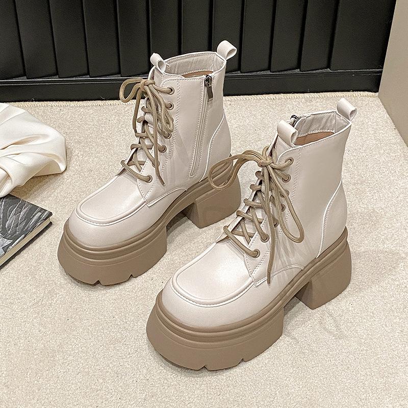 Martin boots women s British style 2025 autumn and winter new muffin platform small short boots with skirts street photography locomotive boots 39
Martin boots women s British style 2025 autumn and winter new muffin platform small short boots with skirts street photography locomotive boots 39