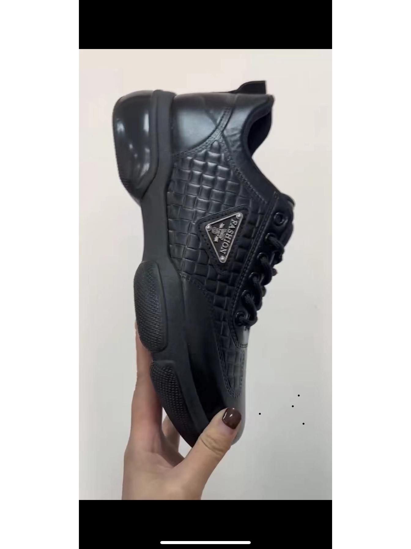 Мужские легкие дышащие кожаные низкие кроссовки - Осенняя деловая повседневная обувь на шнуровке 40
Мужские легкие дышащие кожаные низкие кроссовки - Осенняя деловая повседневная обувь на шнуровке 40