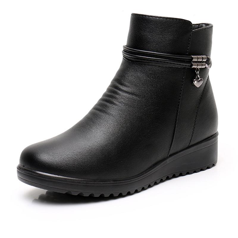 Women s Winter Short Boots: Fleece Lined, Non-Slip, Flat Heel, Lightweight, Plush Cotton Shoes for Middle-Aged and Elderly. 40
Women s Winter Short Boots: Fleece Lined, Non-Slip, Flat Heel, Lightweight, Plush Cotton Shoes for Middle-Aged and Elderly. 40