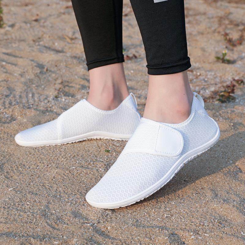 Весенне-летняя спортивная обувь с мягкой подошвой для мужчин и женщин, спортивная обувь для занятий в помещении, фитнес-обувь, нескользящая пляжная обувь, обувь для беговой дорожки 39 белый
Весенне-летняя спортивная обувь с мягкой подошвой для мужчин и женщин, спортивная обувь для занятий в помещении, фитнес-обувь, нескользящая пляжная обувь, обувь для беговой дорожки 39 белый