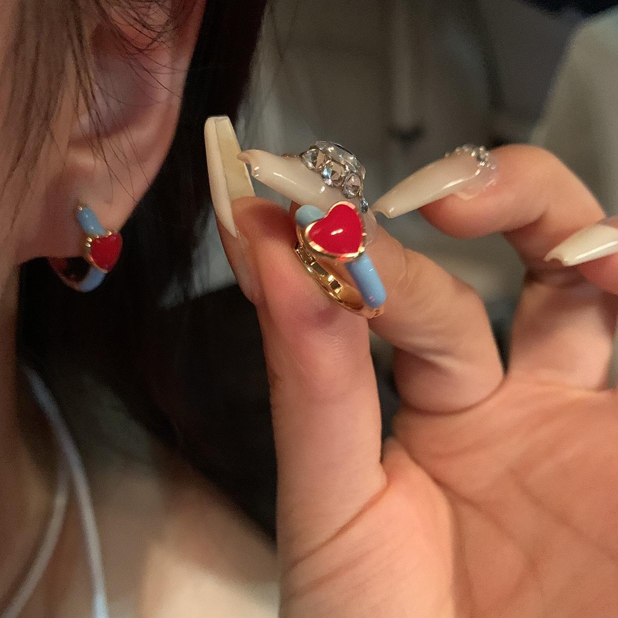 French drop glaze red love earrings women s new popular high-end ear buckle niche design sterling silver earrings
French drop glaze red love earrings women s new popular high-end ear buckle niche design sterling silver earrings