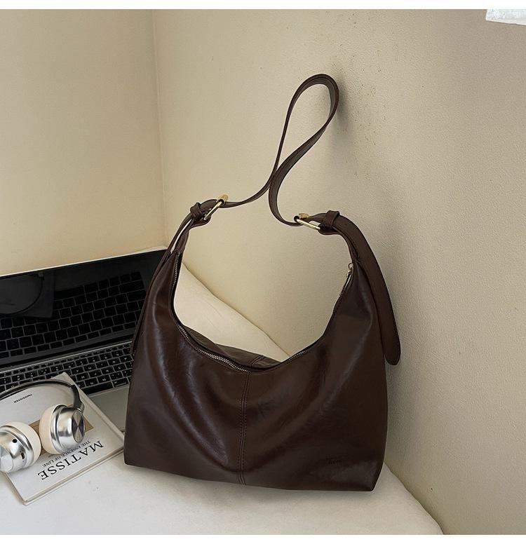 Большая сумка женская 2025 новая осенне-зимняя на плечо сумка-мессенджер большая вместимость для работы продвинутая рабочая сумка-тоут
Большая сумка женская 2025 новая осенне-зимняя на плечо сумка-мессенджер большая вместимость для работы продвинутая рабочая сумка-тоут