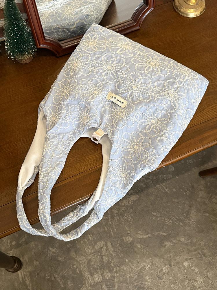 Корейская ретро холщовая сумка с вышивкой в виде цветов женская 2025 новая большая вместительная сумка через плечо нишевая сумка-тоут для поездок на работу