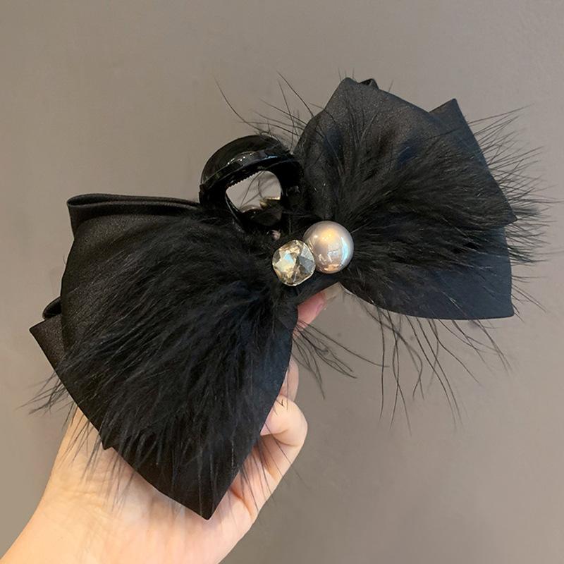 Pearl bow hairpin, personalized fashion and high-end grab clip, new temperament elegant hair accessories
Pearl bow hairpin, personalized fashion and high-end grab clip, new temperament elegant hair accessories