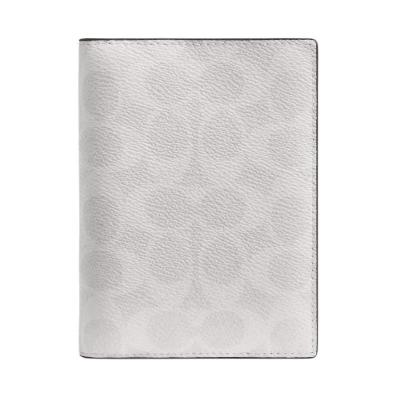 COACH card holder Passport Case 10 branded presbyopia printed bi-fold design, artificial leather, passport holder Gun gray and chalk white and black чёрный
COACH card holder Passport Case 10 branded presbyopia printed bi-fold design, artificial leather, passport holder Gun gray and chalk white and black чёрный