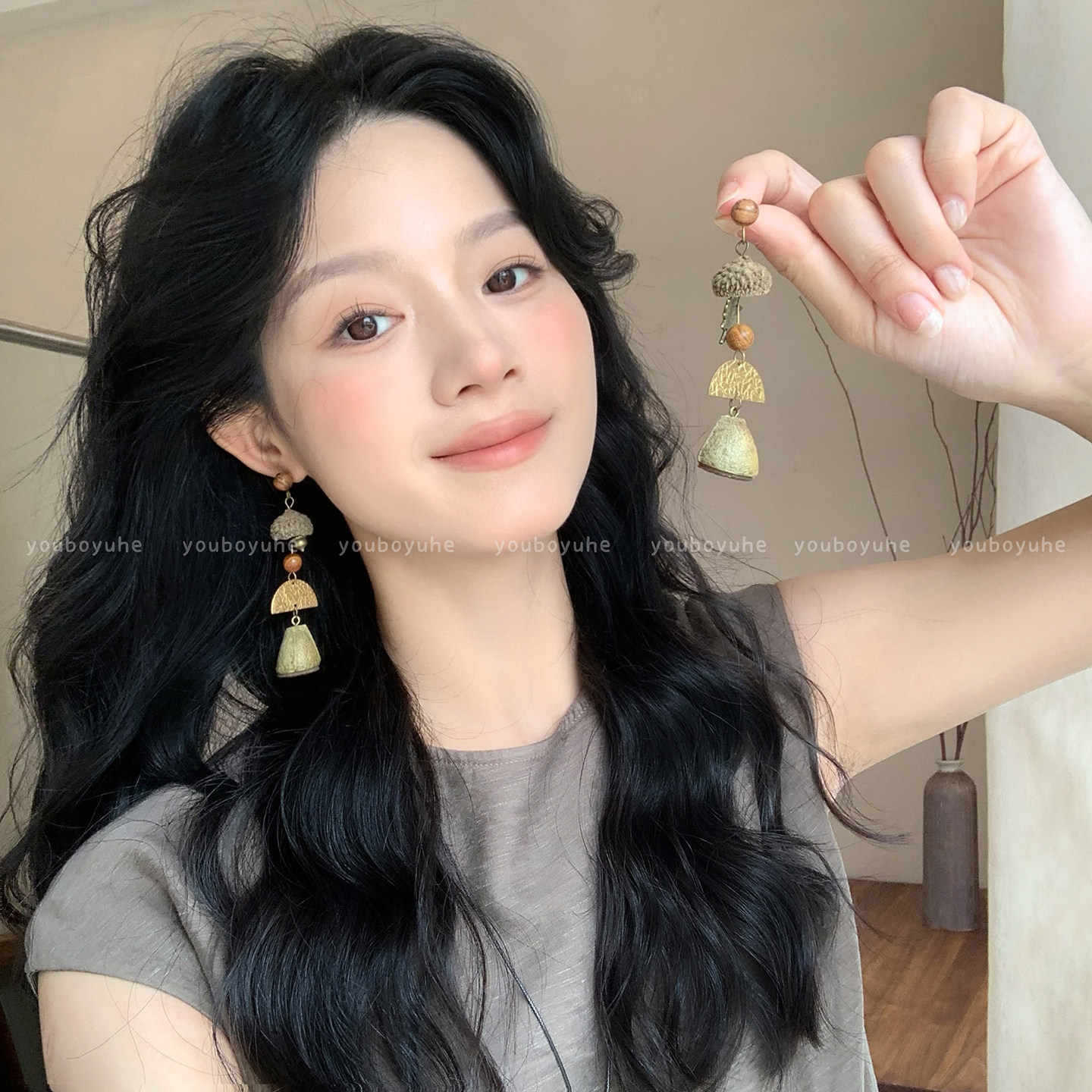Retro Mori eucalyptus fruit long earrings, new niche design unique earrings, ethnic style earrings, earrings.
Retro Mori eucalyptus fruit long earrings, new niche design unique earrings, ethnic style earrings, earrings.