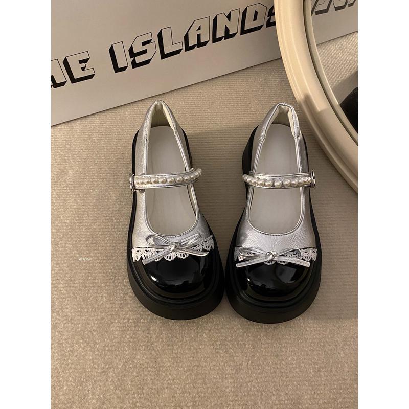 Bow round head thick sole color matching small leather shoes women s summer new pearl one-word buckle Mary Jane shoes 35 срібний
Bow round head thick sole color matching small leather shoes women s summer new pearl one-word buckle Mary Jane shoes 35 срібний
